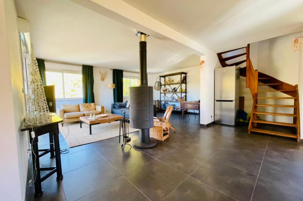 Appartamento Large Chalet With Terrace And View In Briancon Esterno foto